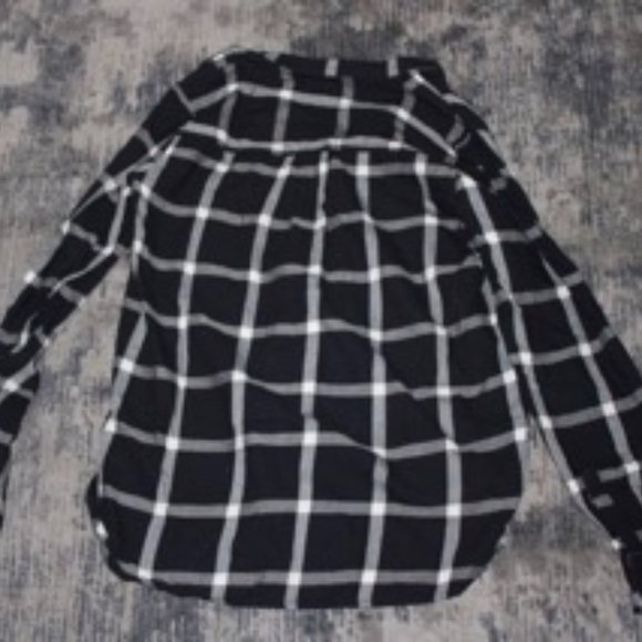 Black and White Plaid Pullover - Picture 2 of 2